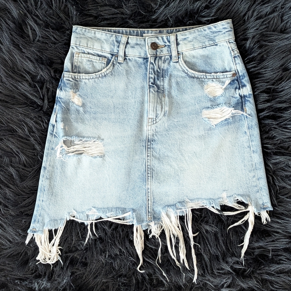 Bershka Denim Distressed Jean Skirt 🖤 Size 4